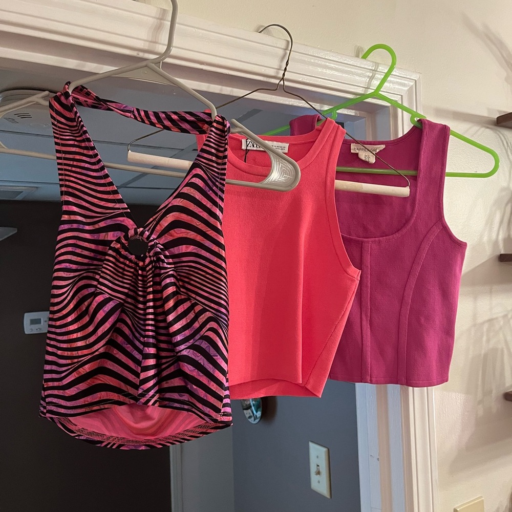 *EUC* Bundle of 3 Pink Crop Tops